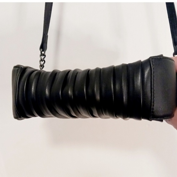 SOLD -MYSTERY NWOT Simply Vera Wang Black Faux Leather Crossbody NWOT - Picture 4 of 12